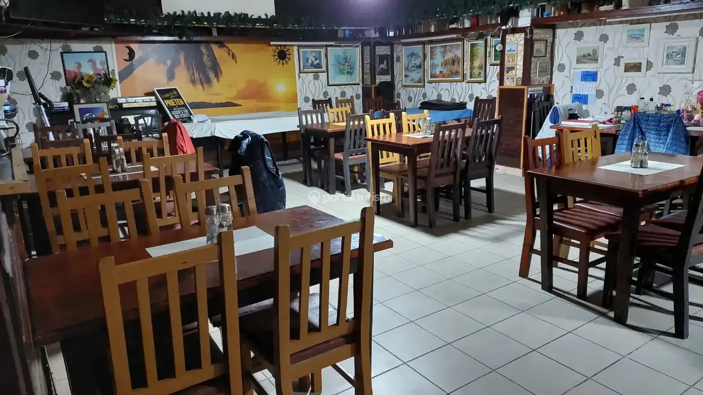 Sala restaurantului cu autoservire de la Motel Benida